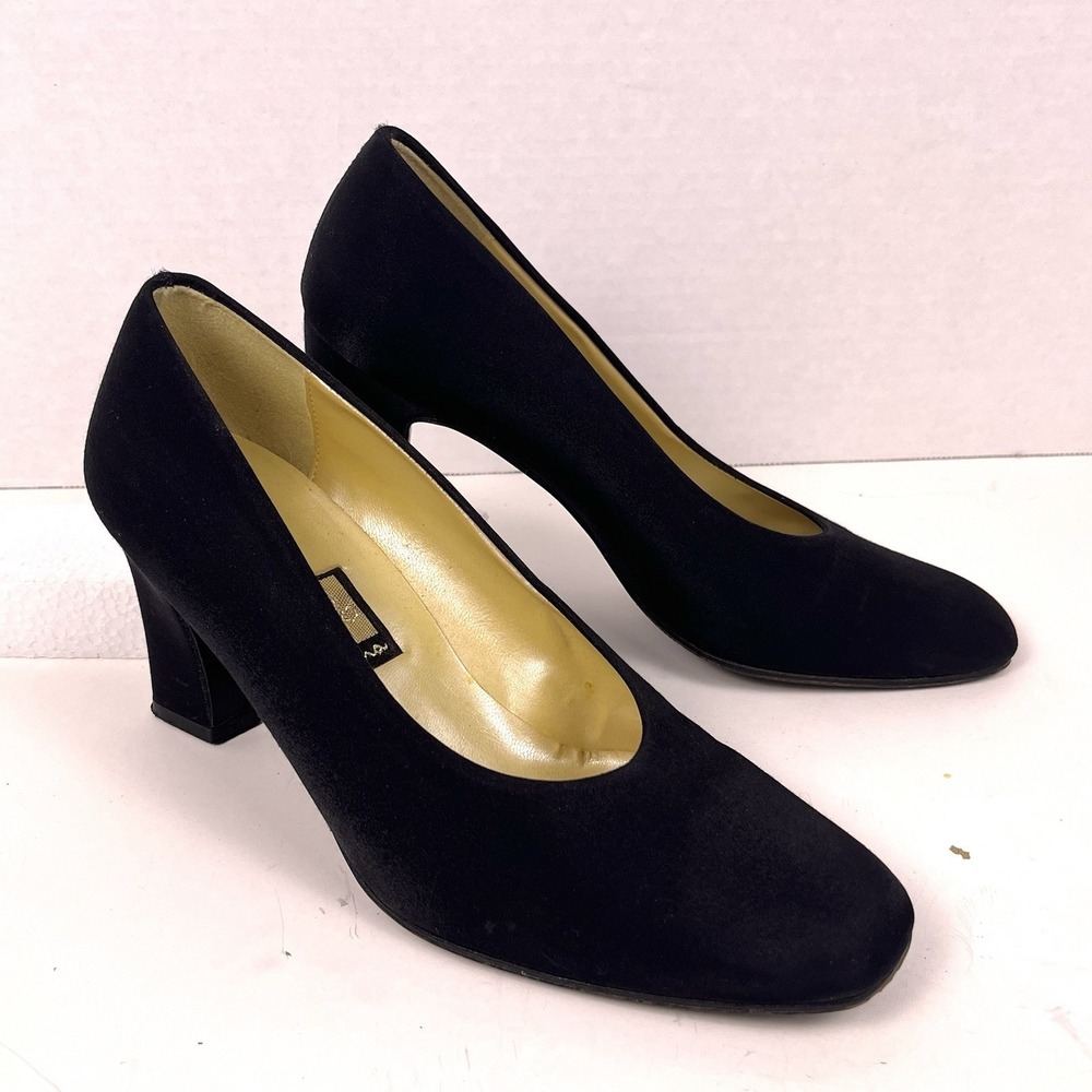 Nina Black Satin Pumps Sz 7.5 M Made In Spain Classic Almond Toe Heels Evening